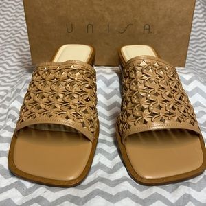 NEW Unisa Sandals size 9.5